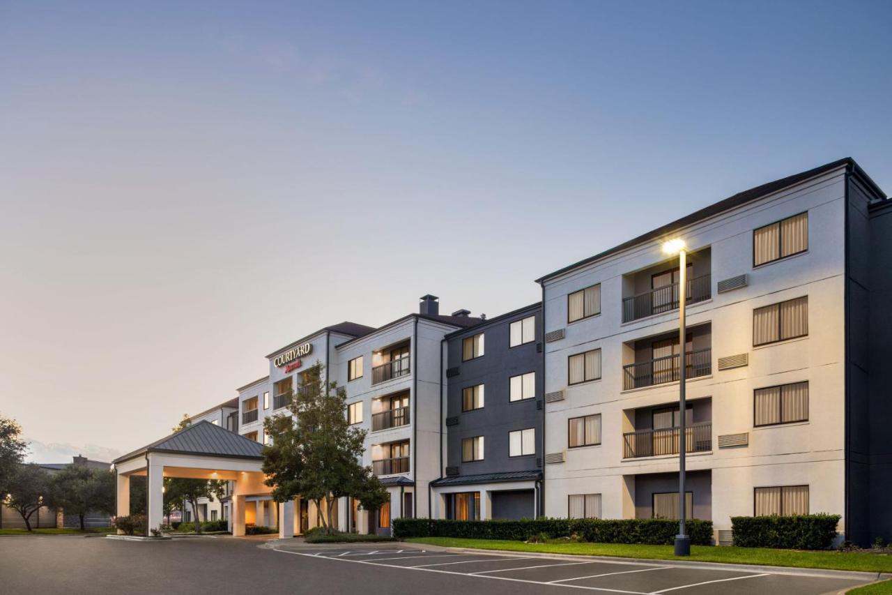 Courtyard Houston Sugar Land/Stafford Hotel Exterior photo