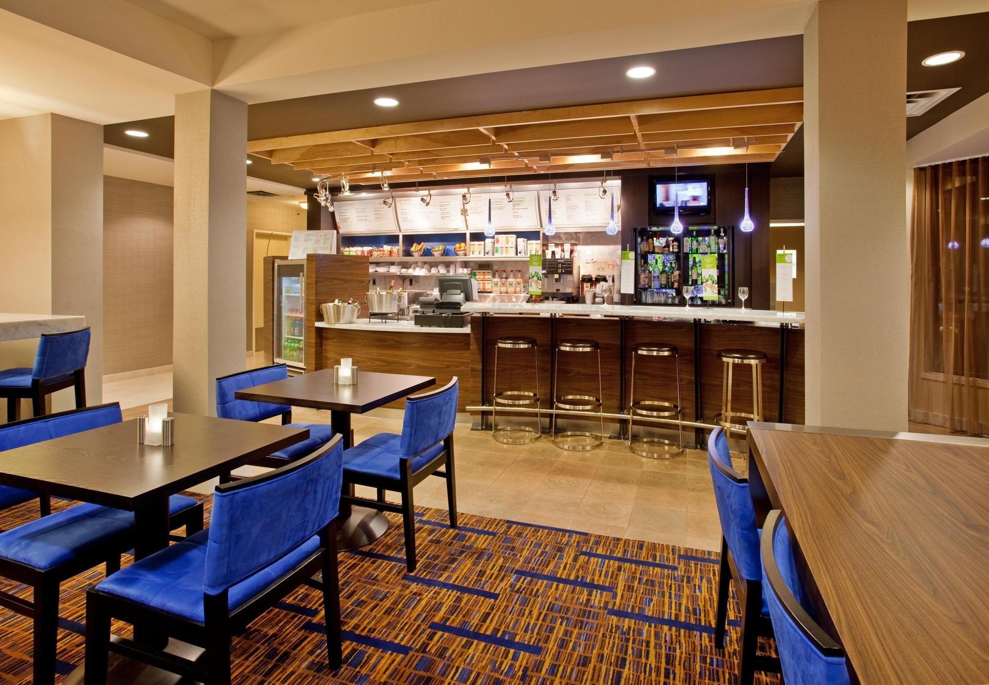 Courtyard Houston Sugar Land/Stafford Hotel Exterior photo