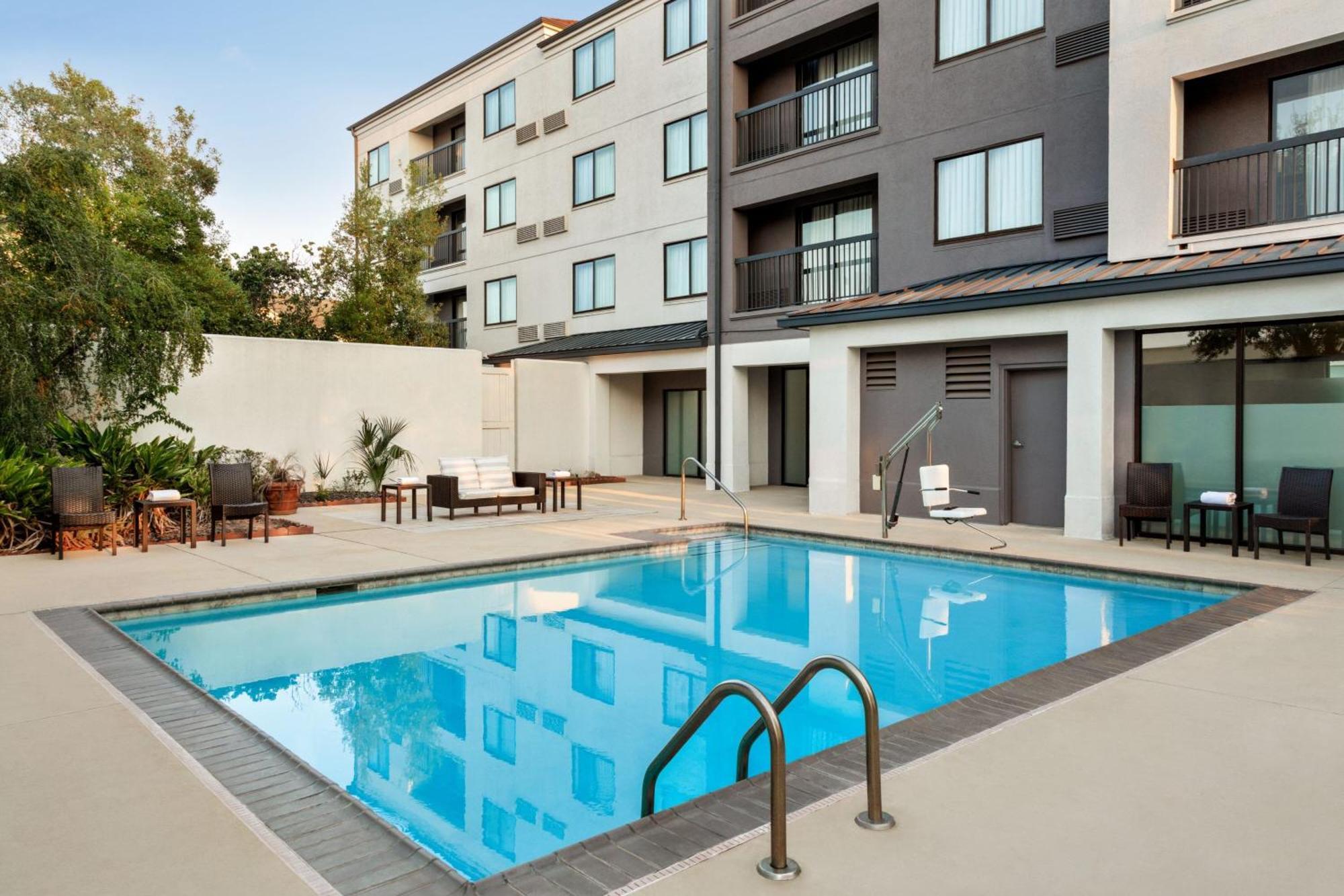 Courtyard Houston Sugar Land/Stafford Hotel Exterior photo