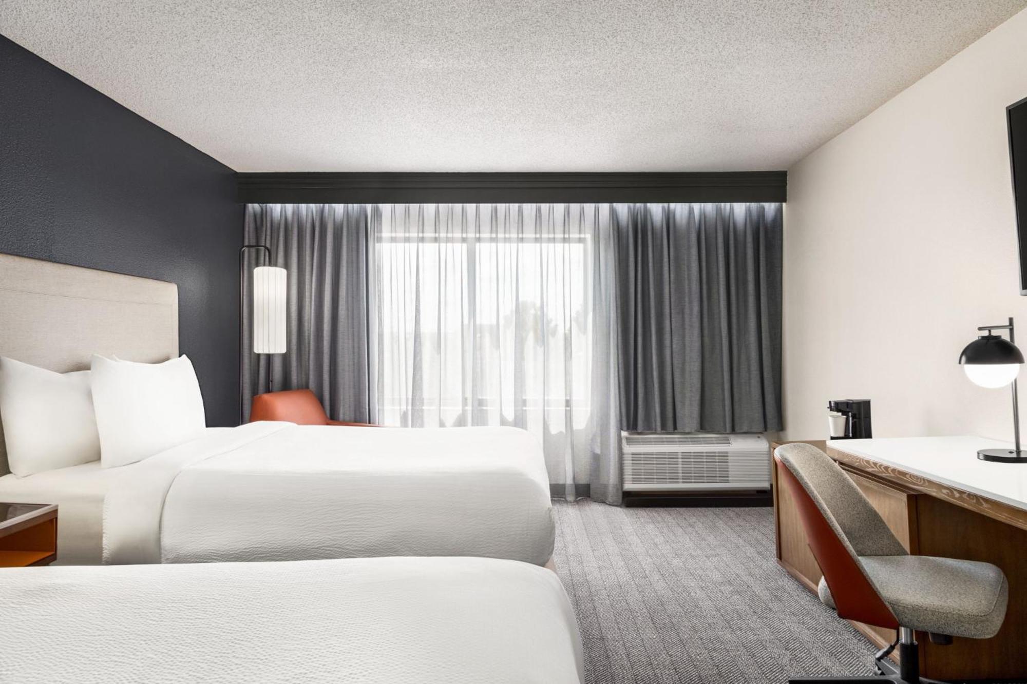 Courtyard Houston Sugar Land/Stafford Hotel Exterior photo