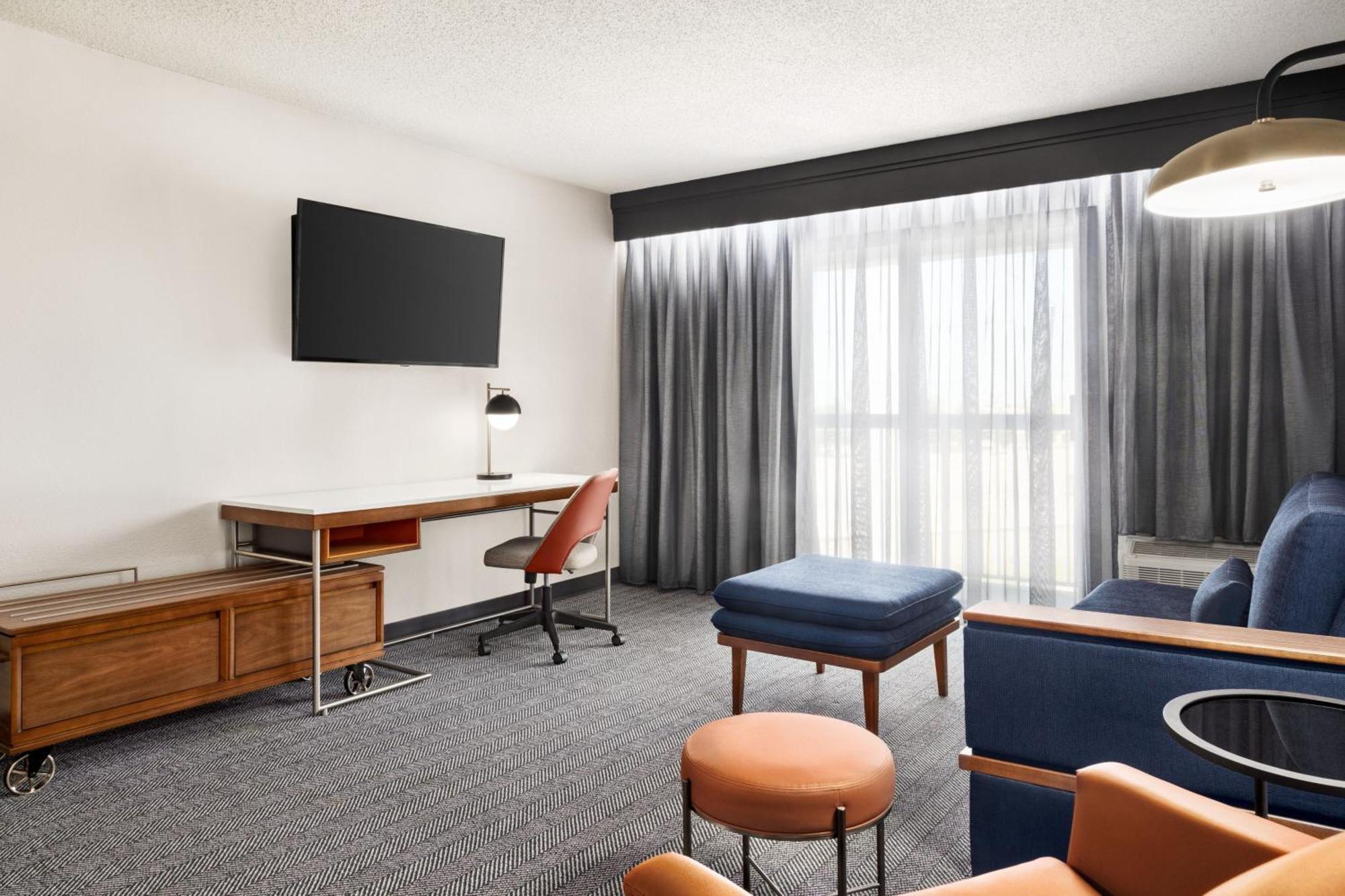 Courtyard Houston Sugar Land/Stafford Hotel Exterior photo