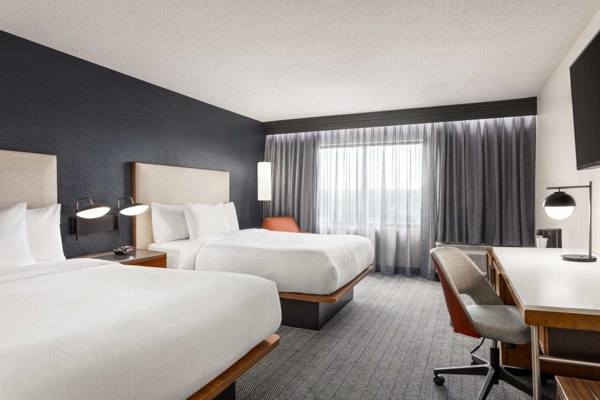 Courtyard Houston Sugar Land/Stafford Hotel Exterior photo