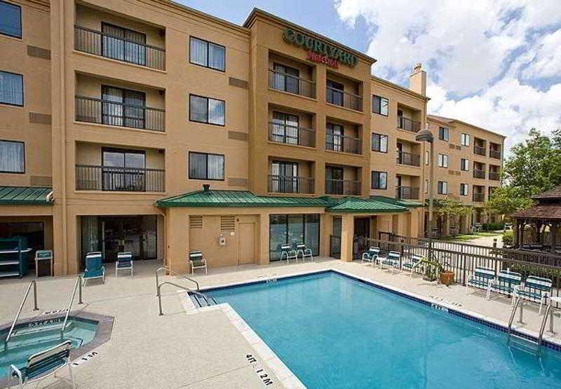 Courtyard Houston Sugar Land/Stafford Hotel Exterior photo