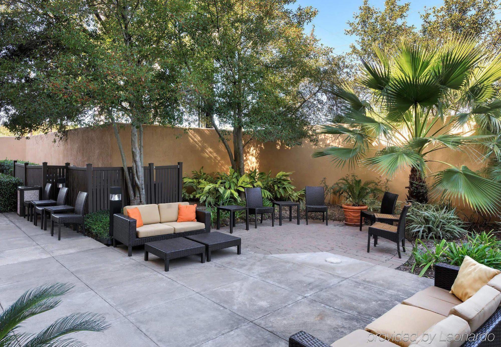 Courtyard Houston Sugar Land/Stafford Hotel Exterior photo
