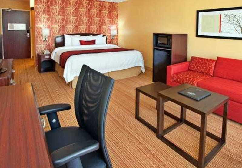 Courtyard Houston Sugar Land/Stafford Hotel Exterior photo