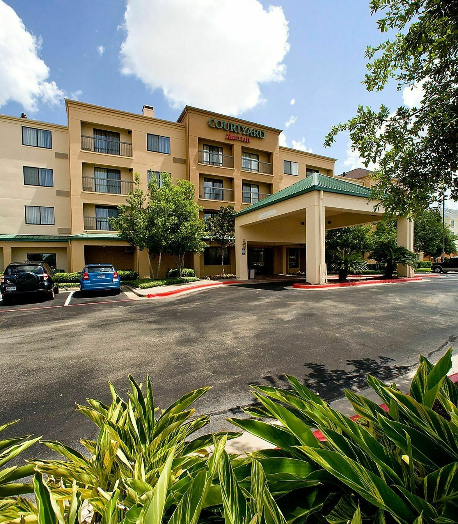 Courtyard Houston Sugar Land/Stafford Hotel Exterior photo